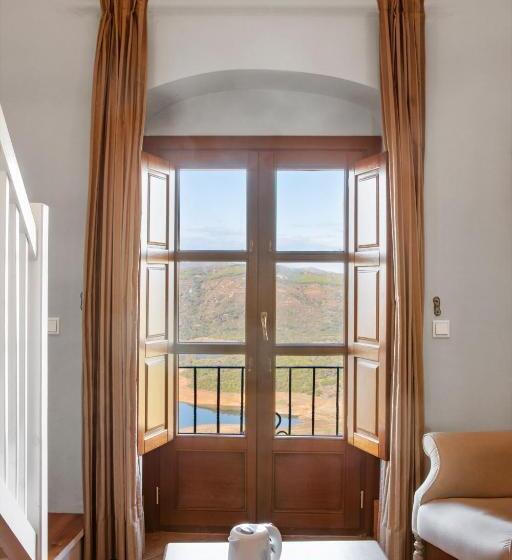 Номер Superior, Tugasa Castillo De Castellar