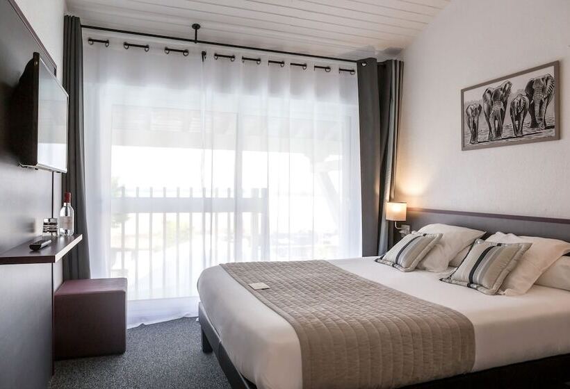 Номер Стандарт Вид на Бассейн, Logis Hôtel Restaurant La Citadelle