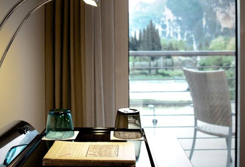 수피리어 룸, Luise