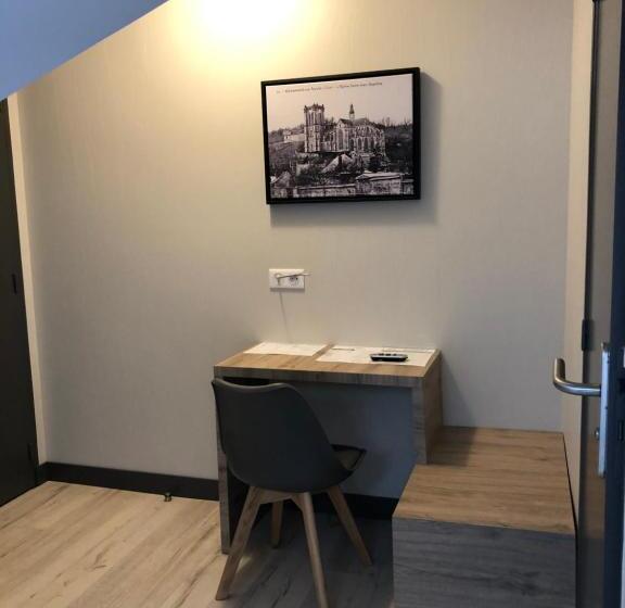 Номер Стандарт Трехместный, Logis   Hôtel Saint Nicolas