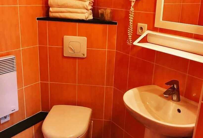 Номер Стандарт, Logis Hotels   Hôtel Et Restaurant De La Montagne Noire