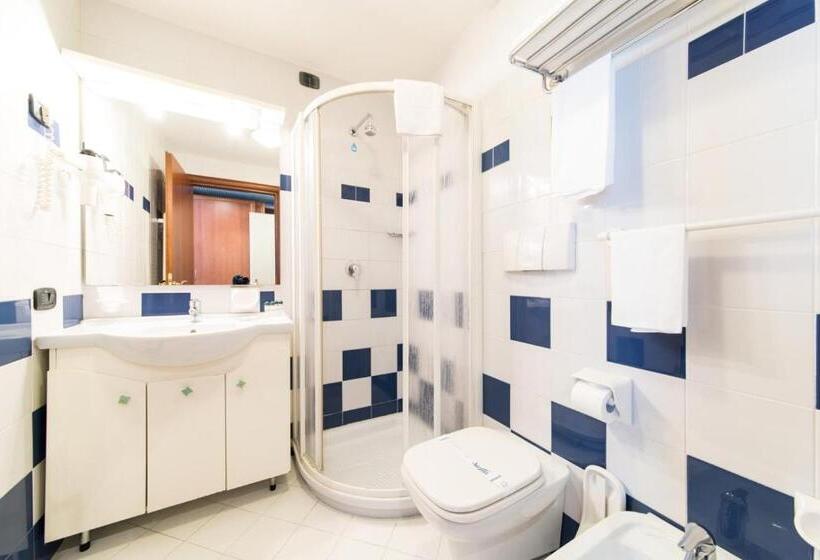 Четырехместный Номер Стандарт, Airport Hotel Bergamo