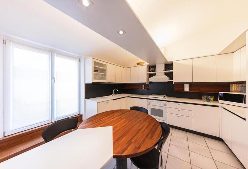 1 Bedroom Apartment Lake View, Centrale