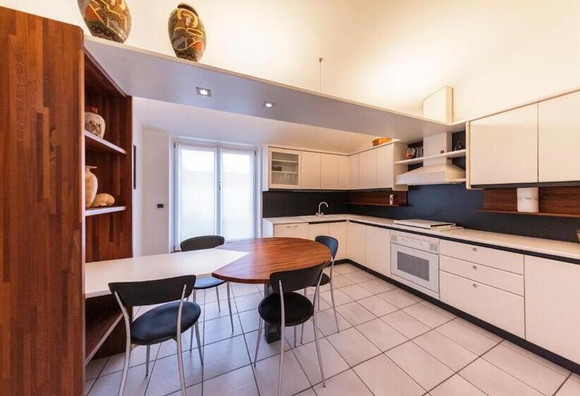 1 Bedroom Apartment Lake View, Centrale