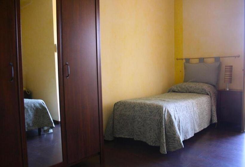 스탠다드 트리플 룸, Albergo Vecchio Pavone