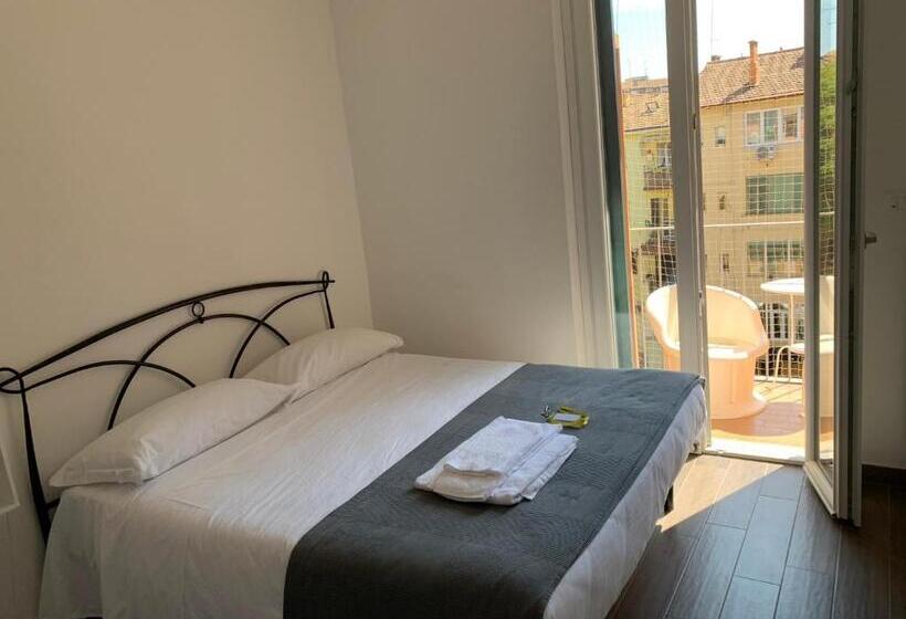 اتاق استاندارد یک نفره, Mambo Suites