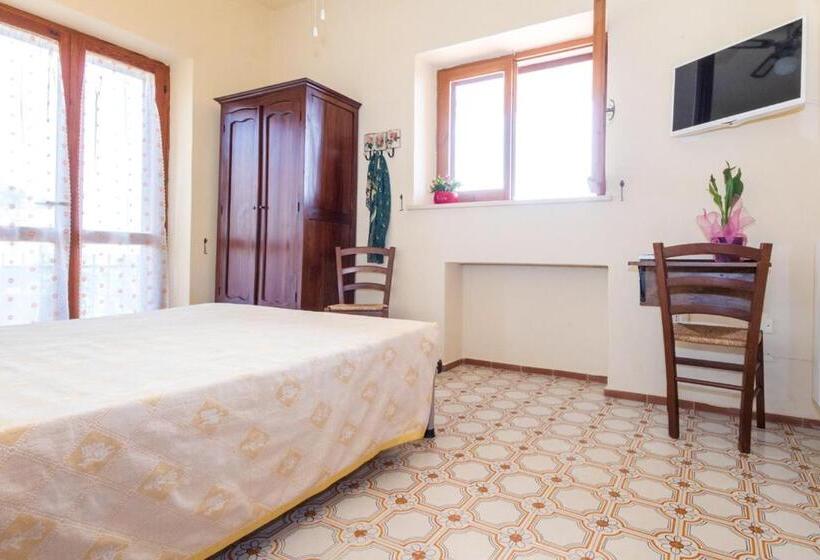 غرفة قياسية مطلّة علي البحر مزوَّدة بشُرفة, Mare Lughente