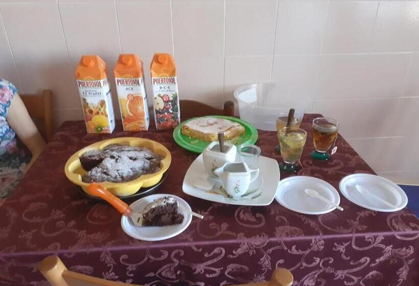 اتاق ساده سه‌ نفره, Bed And Breakfast Lagiocosa
