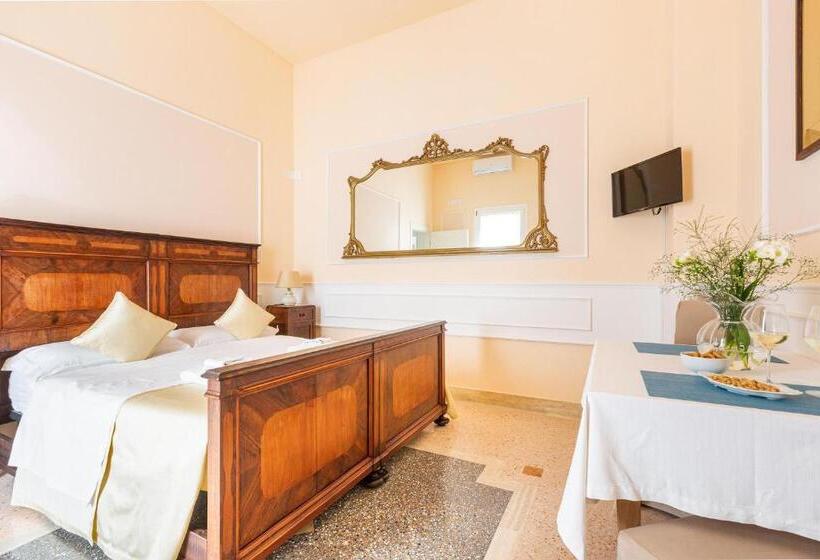 استودیوی لوکس, Dimora Le Tre Muse Guesthouse