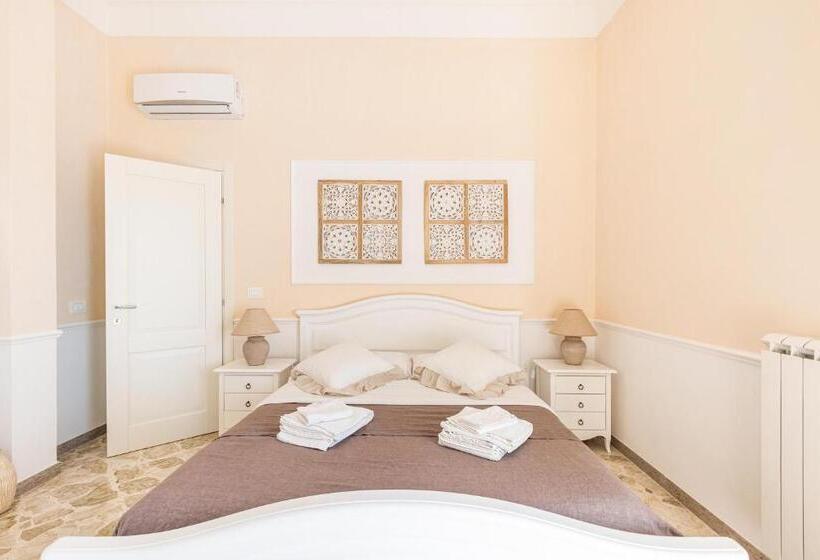اتاق استاندارد سه تخته با بالکن, Dimora Le Tre Muse Guesthouse
