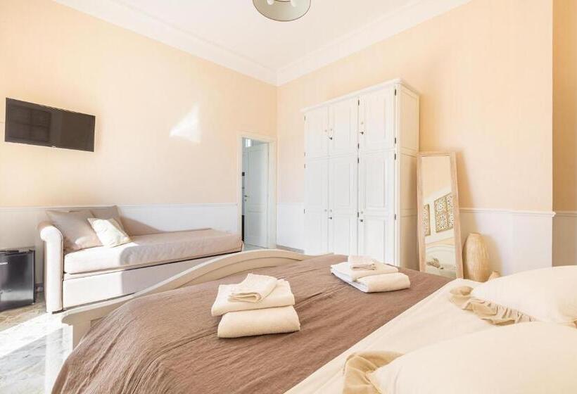 اتاق استاندارد سه تخته با بالکن, Dimora Le Tre Muse Guesthouse