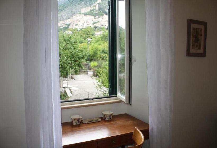 اتاق لوکس سه تخته, La Rocca Mia House B&b