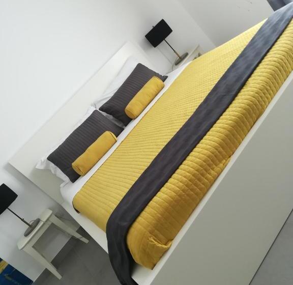 اتاق استاندارد سه تخته با بالکن, B&b Roda Barocco