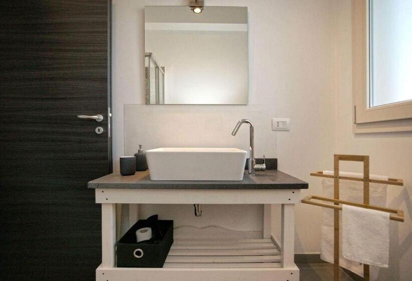 اتاق استاندارد چهارنفره با بالکن, B&b Roda Barocco