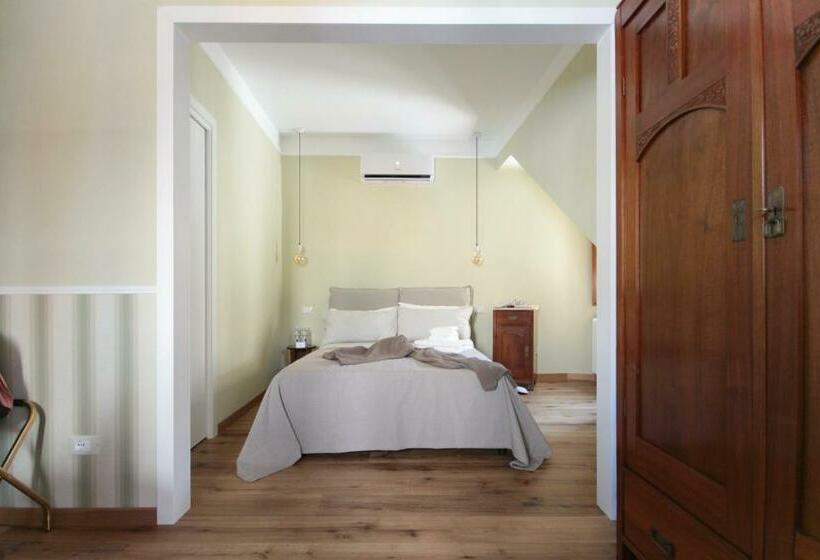 디럭스 룸 킹사이즈 침대, Torre Sant Antonio