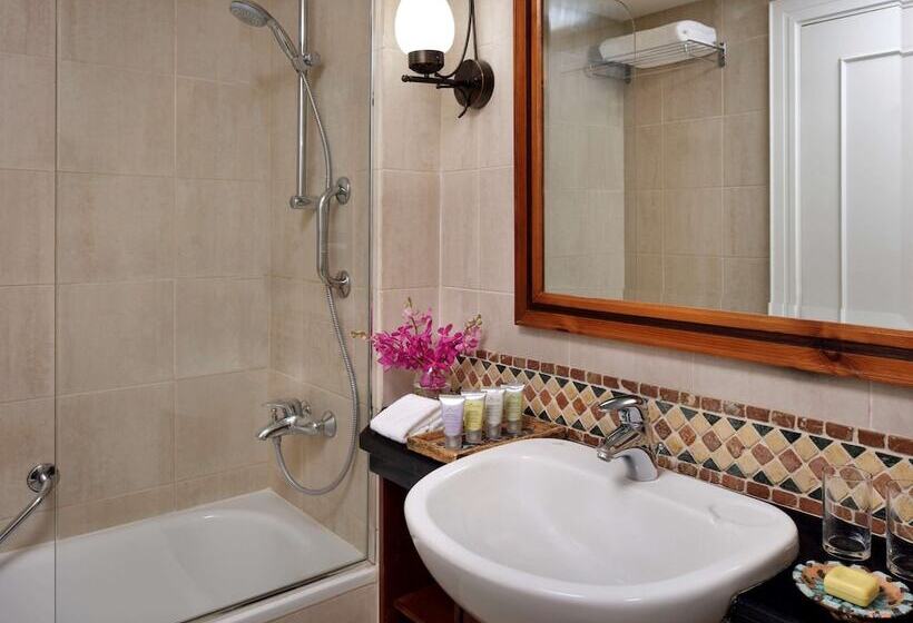 اتاق سوپریور با چشم‌انداز دریا, Movenpick Resort & Residences Aqaba