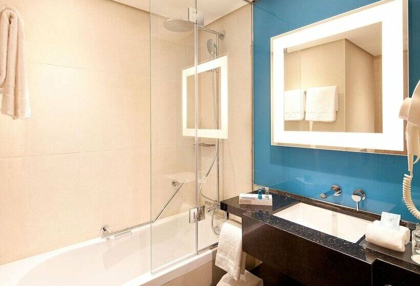 Номер Executive, Novotel World Trade Centre Dubai