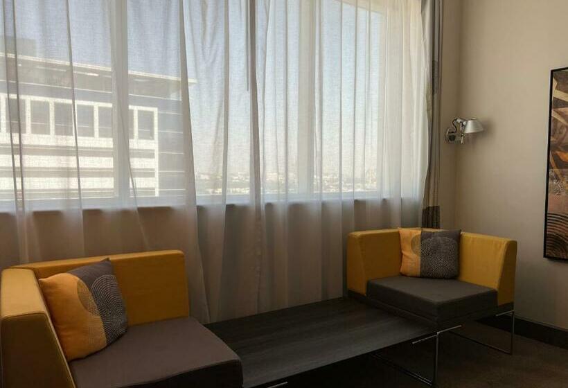 Номер Superior, Novotel World Trade Centre Dubai