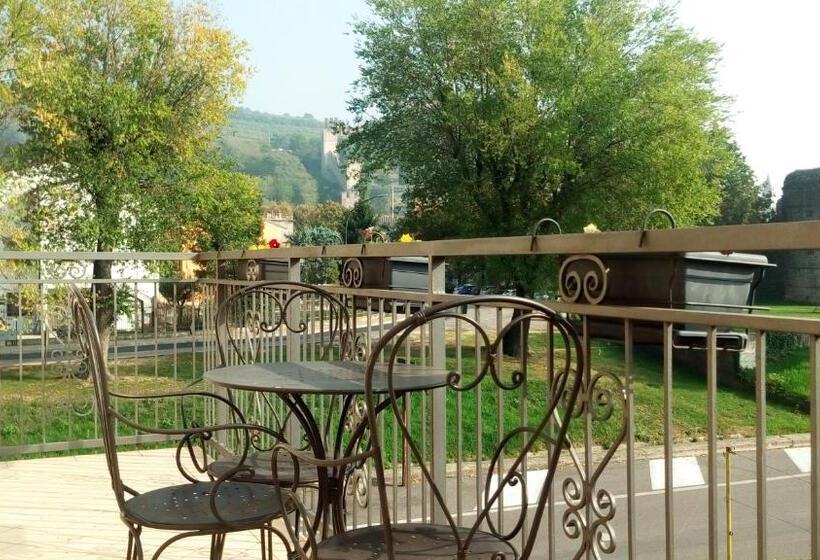 Дом 3 Спальни, La Finestra Sul Castello