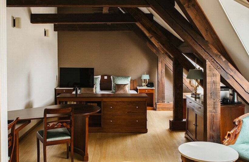 Standard Room, Grand Hotel Karel V