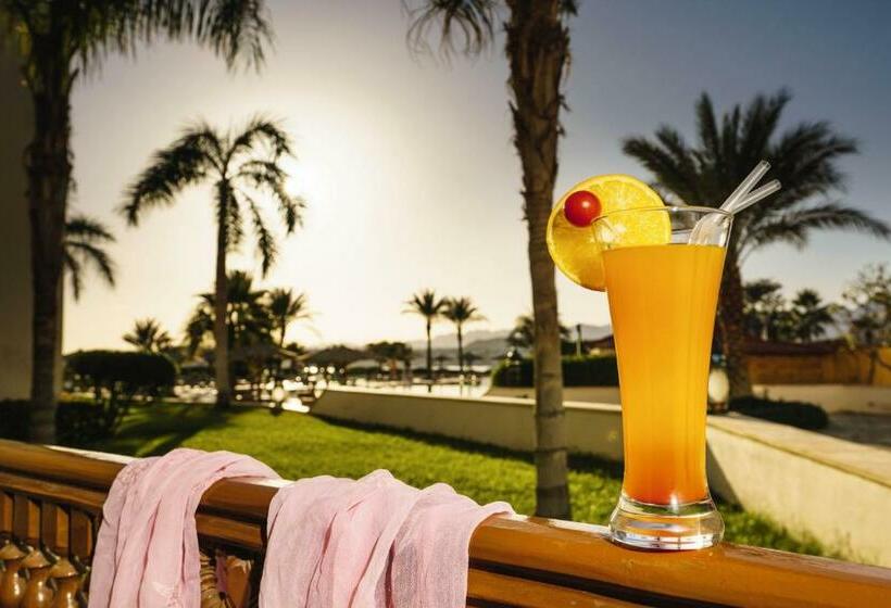 اتاق کلاسیک با چشم‌انداز استخر, Movenpick Resort Sharm El Sheikh