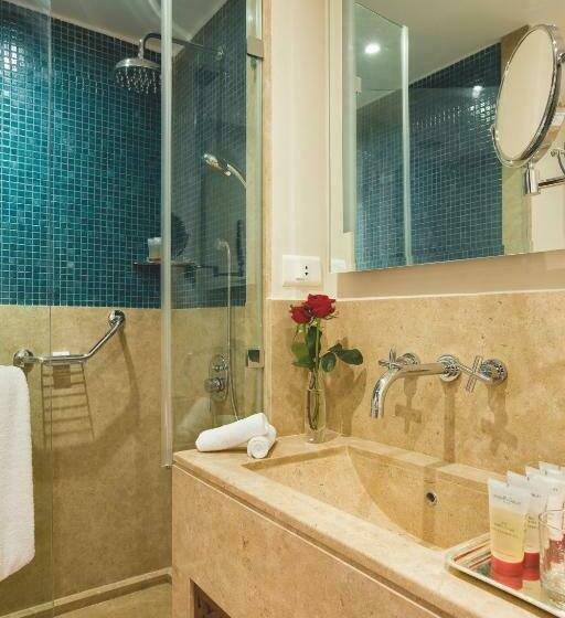 اتاق لوکس با چشم‌انداز دریا, Movenpick Resort Sharm El Sheikh