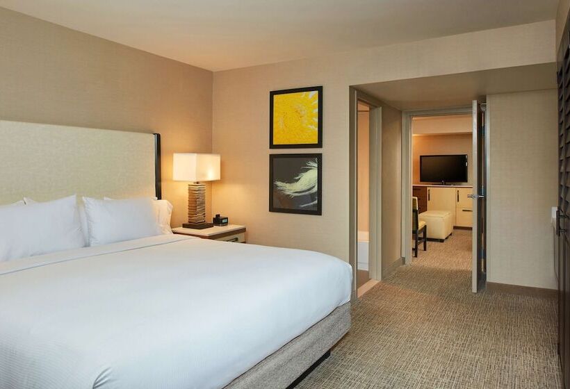 Люкс Кровать Кинг, Doubletree By Hilton Fresno Convention Center