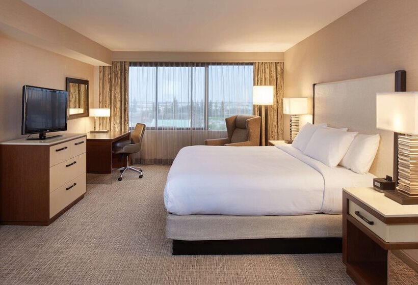 Люкс Deluxe Кровать Кинг, Doubletree By Hilton Fresno Convention Center