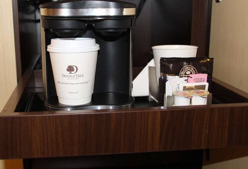Номер Стандарт Кровать Кинг Адаптированный для Инвалидов, Doubletree By Hilton Fresno Convention Center