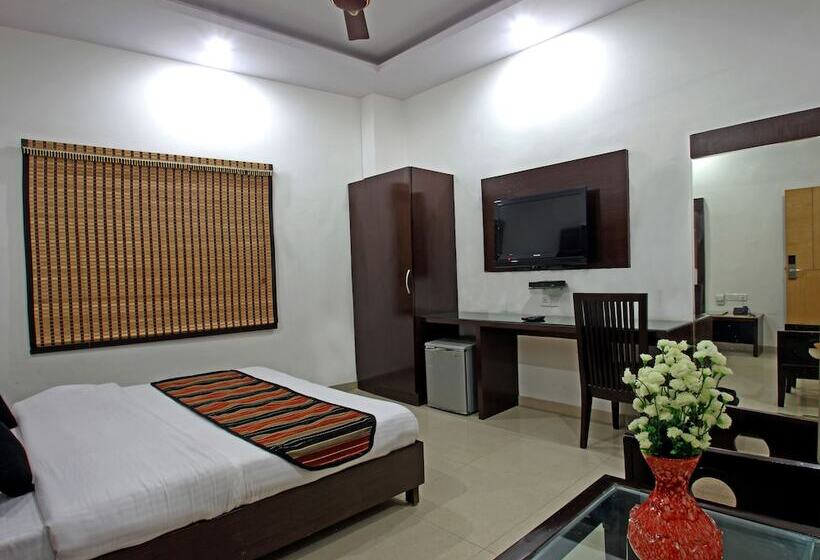 اتاق لوکس, Chowdhry Tourist Lodge   New Delhi Railway Station   2 Minutes Walk