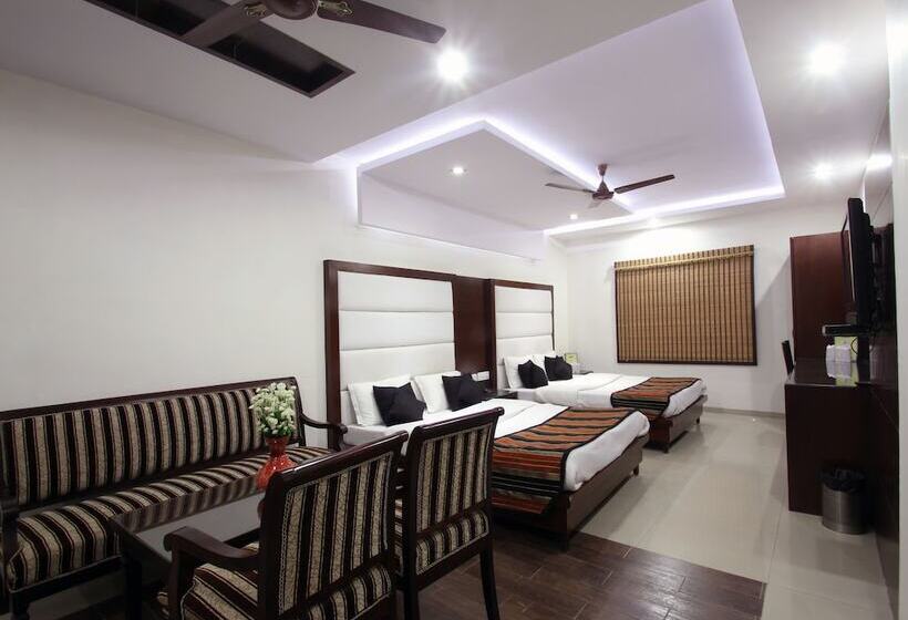اتاق لوکس, Chowdhry Tourist Lodge   New Delhi Railway Station   2 Minutes Walk