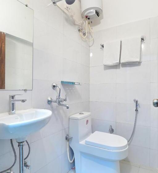 اتاق لوکس, Chowdhry Tourist Lodge   New Delhi Railway Station   2 Minutes Walk