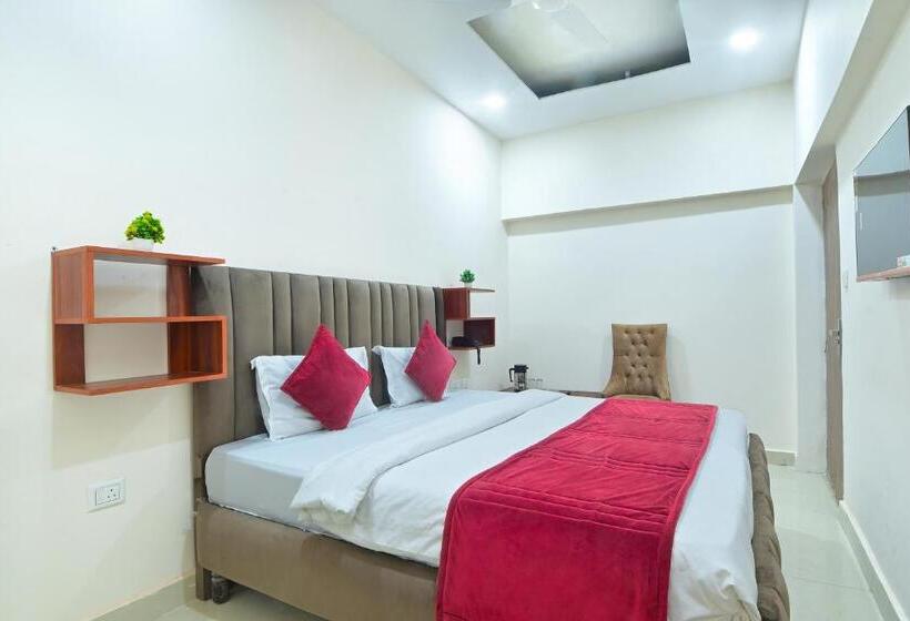 اتاق لوکس یک تخته, Chowdhry Tourist Lodge   New Delhi Railway Station   2 Minutes Walk
