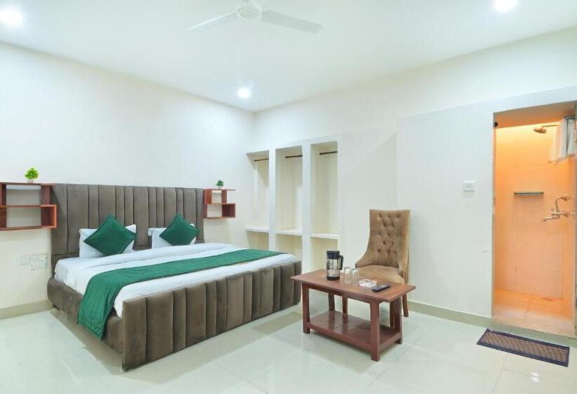 اتاق لوکس, Chowdhry Tourist Lodge   New Delhi Railway Station   2 Minutes Walk