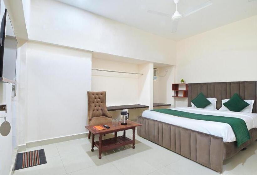 اتاق لوکس, Chowdhry Tourist Lodge   New Delhi Railway Station   2 Minutes Walk
