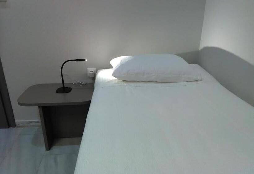 스탠다드 트리플 발코니 룸, Chios City Inn