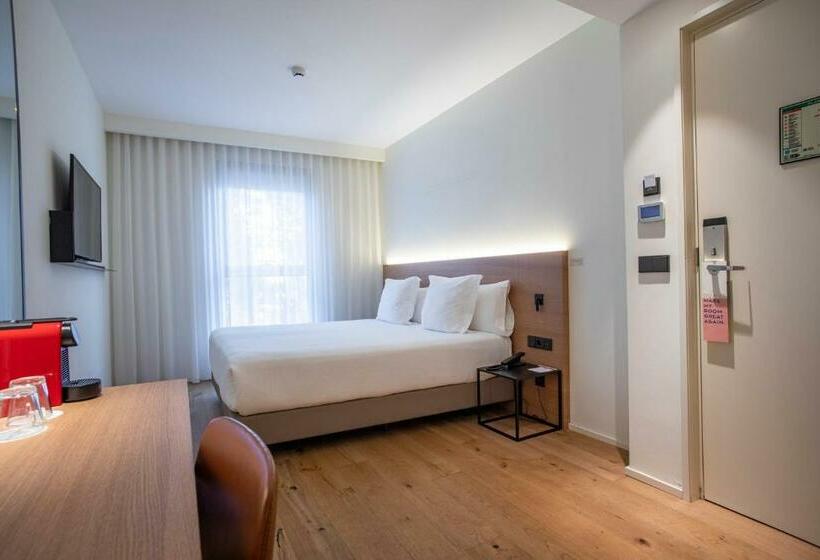 Номер Стандарт, Paxton Barcelona