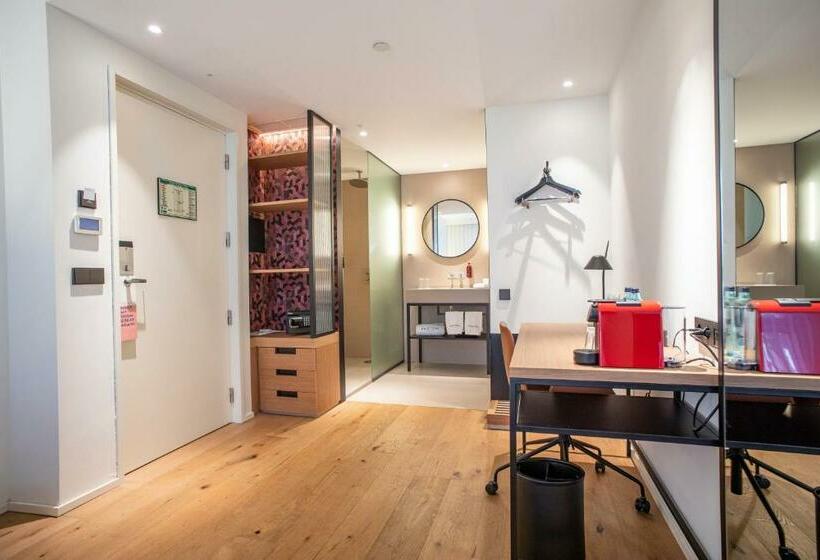 Номер Стандарт, Paxton Barcelona