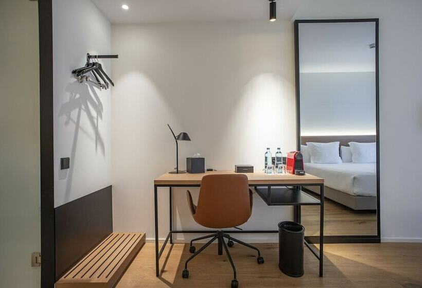 Номер Стандарт, Paxton Barcelona