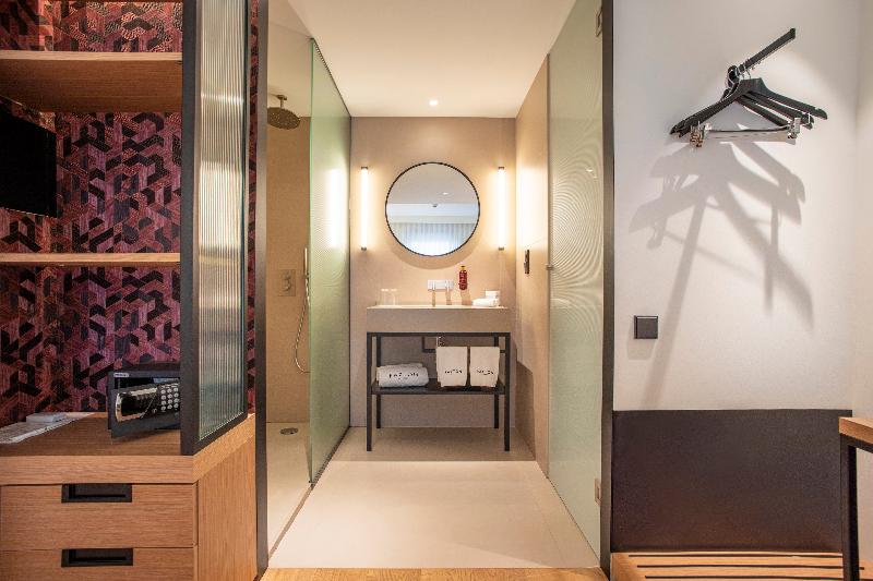 Номер Стандарт, Paxton Barcelona