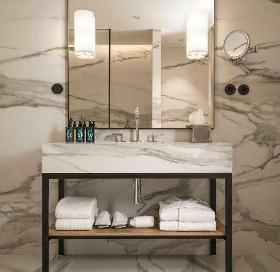سوییت لوکس, Ea Hotel Juliš