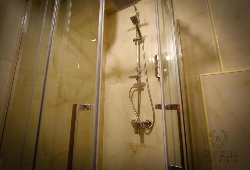 اتاق لوکس, Motel Kvele