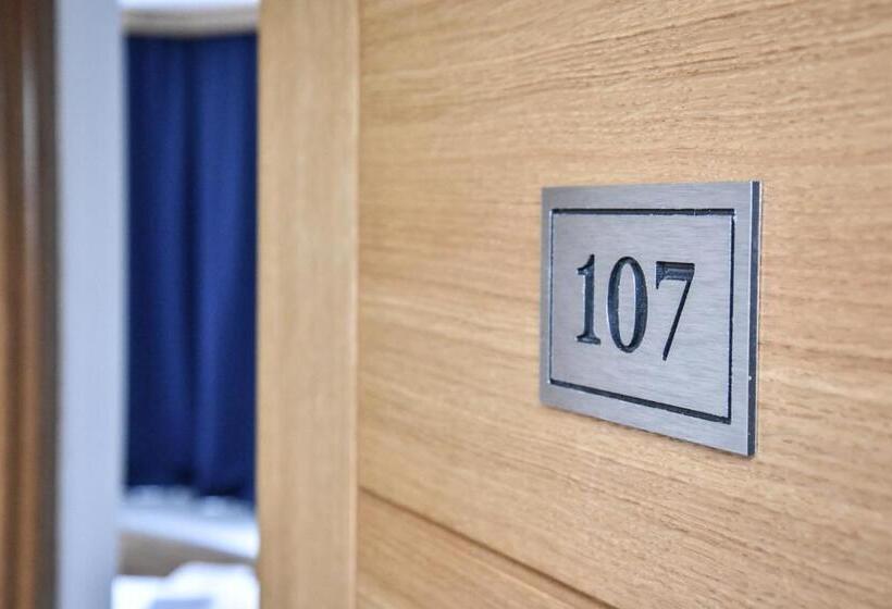 اتاق لوکس با تخت بزرگ, Motel Kvele