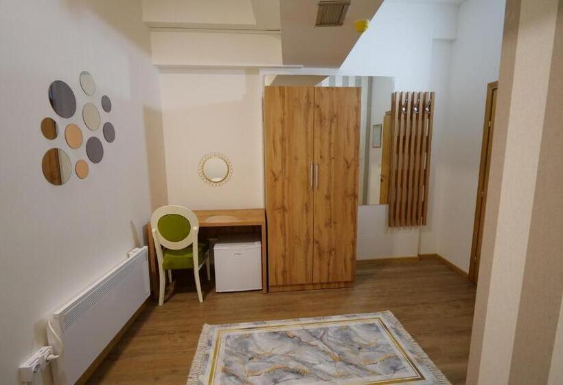 اتاق لوکس, Motel Kvele