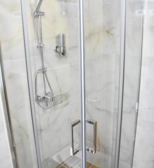 اتاق لوکس چهار تخته, Motel Kvele