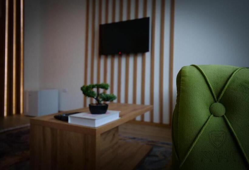 اتاق لوکس سه تخته, Motel Kvele