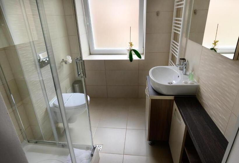 اتاق استاندارد, Resita Residence