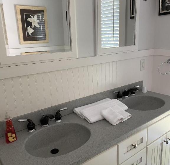 Номер Стандарт, Monroe Manor Inn