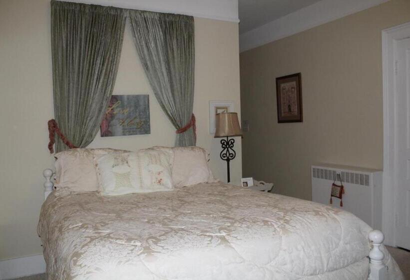 Люкс, Monroe Manor Inn