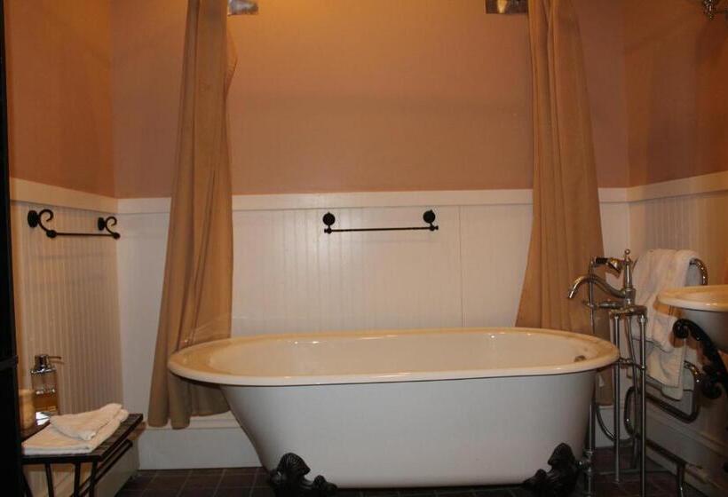 Номер Стандарт, Monroe Manor Inn